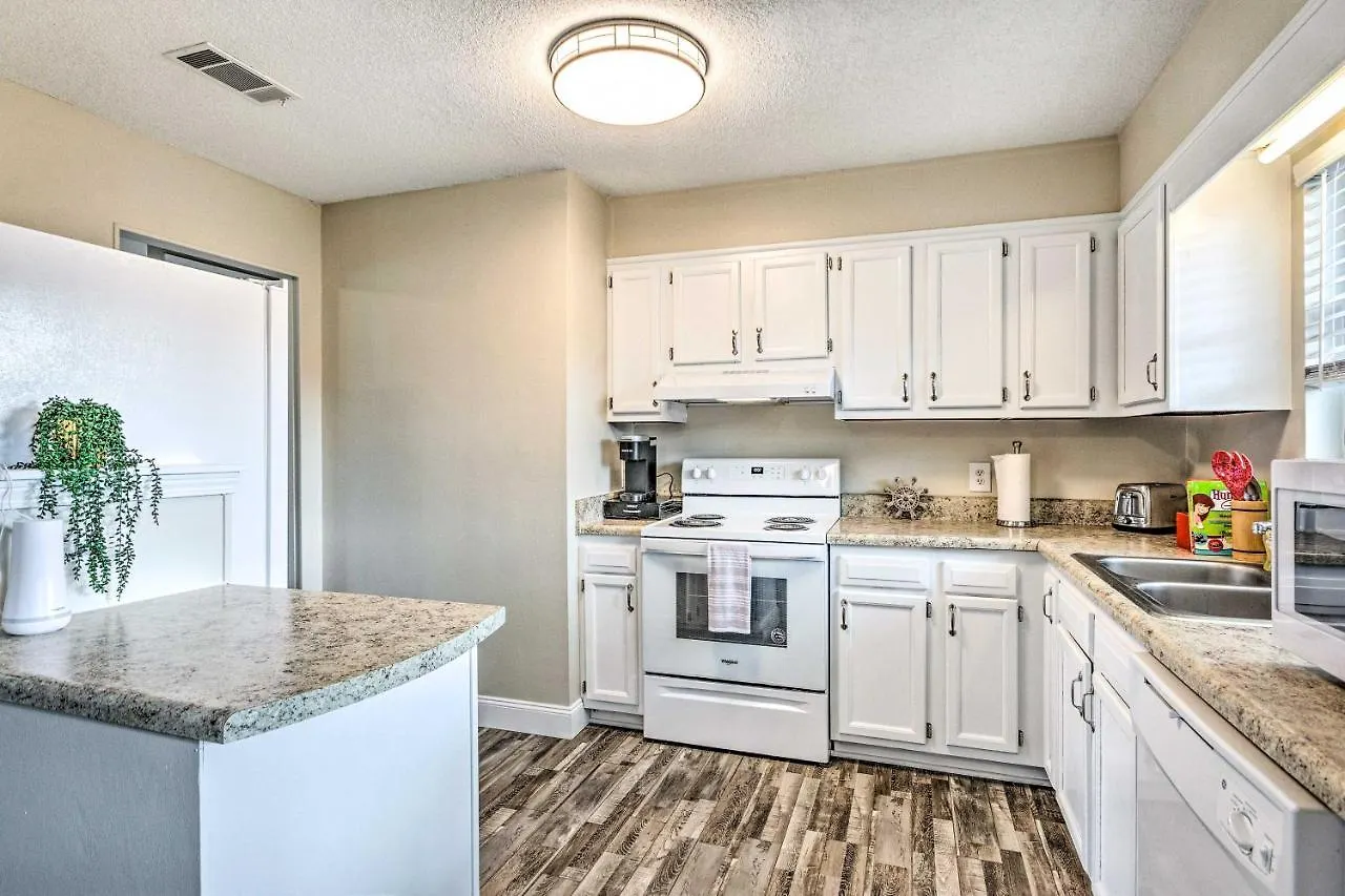 Holiday home Coastal Family Home, 16 Mi To Pensacola Beach!