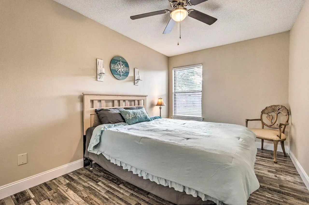 Holiday home Coastal Family Home, 16 Mi To Pensacola Beach!